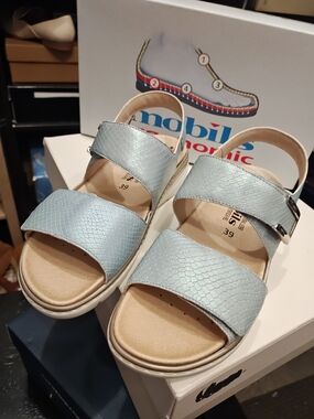Comfortfit Women's Light Blue Slingback Sandals 9